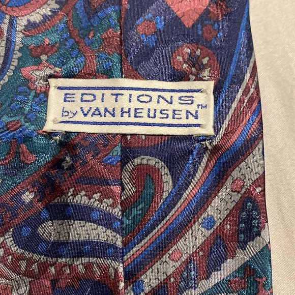 Editions by Van Heusen paisley tie - Picture 2 of 2